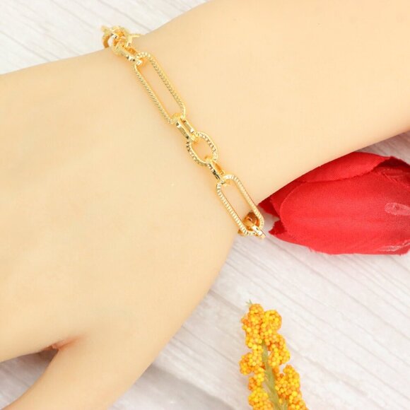 "Trendy Handmade Bracelet – A Thoughtful Gift for Girls & Women | UNVRC1500 - Picture 8 of 10